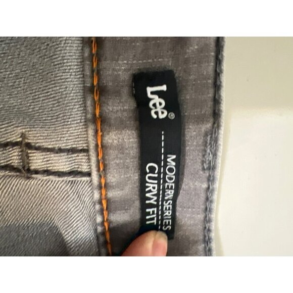 Lee Modern Series Sz 6 Curvy Fit Grey Jean Shorts Lightweight Bermuda - Picture 5 of 8